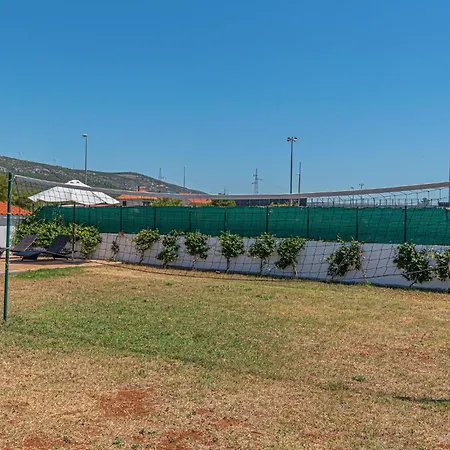 4 Bedroom Gorgeous In * Dubrava (Sibenik-Knin)