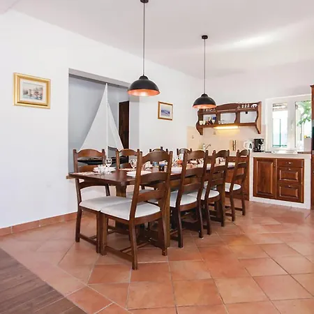 4 Bedroom Gorgeous In Дом отдыха