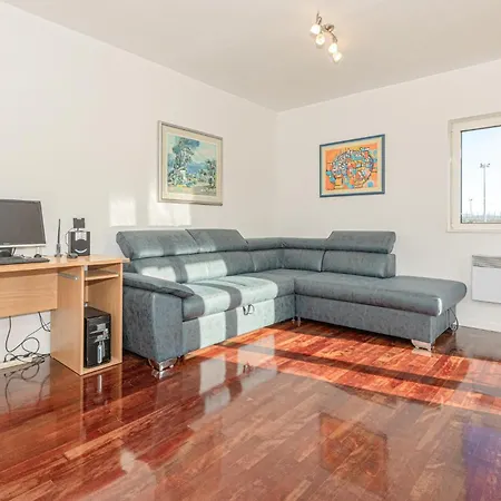 Дом отдыха 4 Bedroom Gorgeous In *