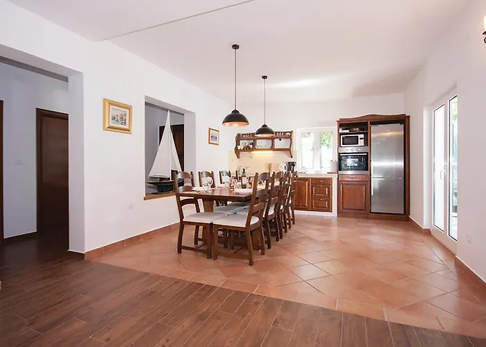 4 Bedroom Gorgeous In