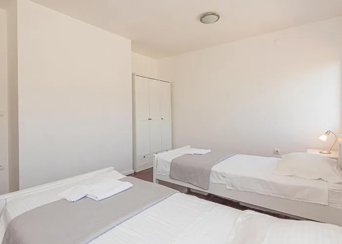 4 Bedroom Gorgeous In Vakantiehuis *