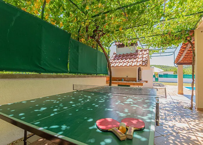 4 Bedroom Gorgeous In Dubrava (Sibenik-Knin)