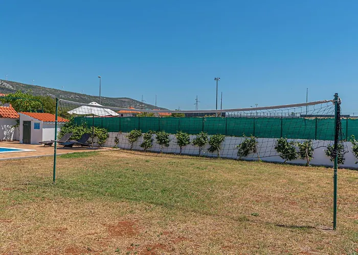 4 Bedroom Gorgeous In * Dubrava (Sibenik-Knin)