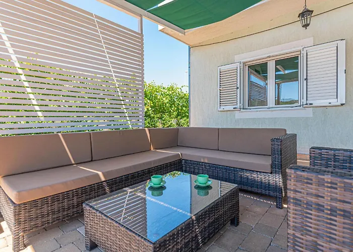 4 Bedroom Gorgeous In Vakantiehuis Dubrava (Sibenik-Knin)