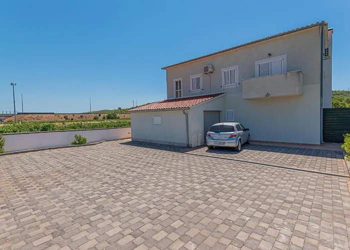 Vakantiehuis 4 Bedroom Gorgeous In Dubrava (Sibenik-Knin)