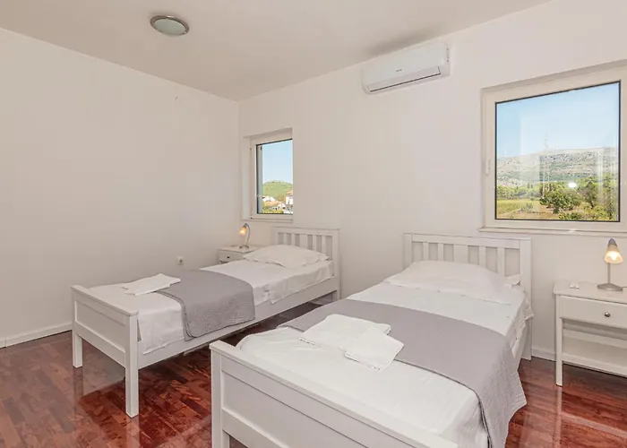 Vakantiehuis 4 Bedroom Gorgeous In Dubrava (Sibenik-Knin)